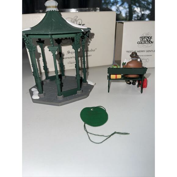 Dept 56 Heritage Town Square Gazebo #5513-1 & Rest Ye Merry Gentleman - Picture 4 of 9